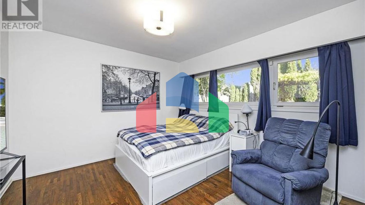 Residential - Single Family Home - North Vancouver, Canada - Canada