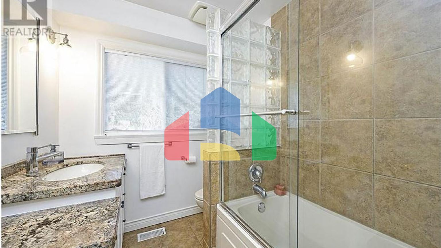 Residential - Single Family Home - North Vancouver, Canada - Canada