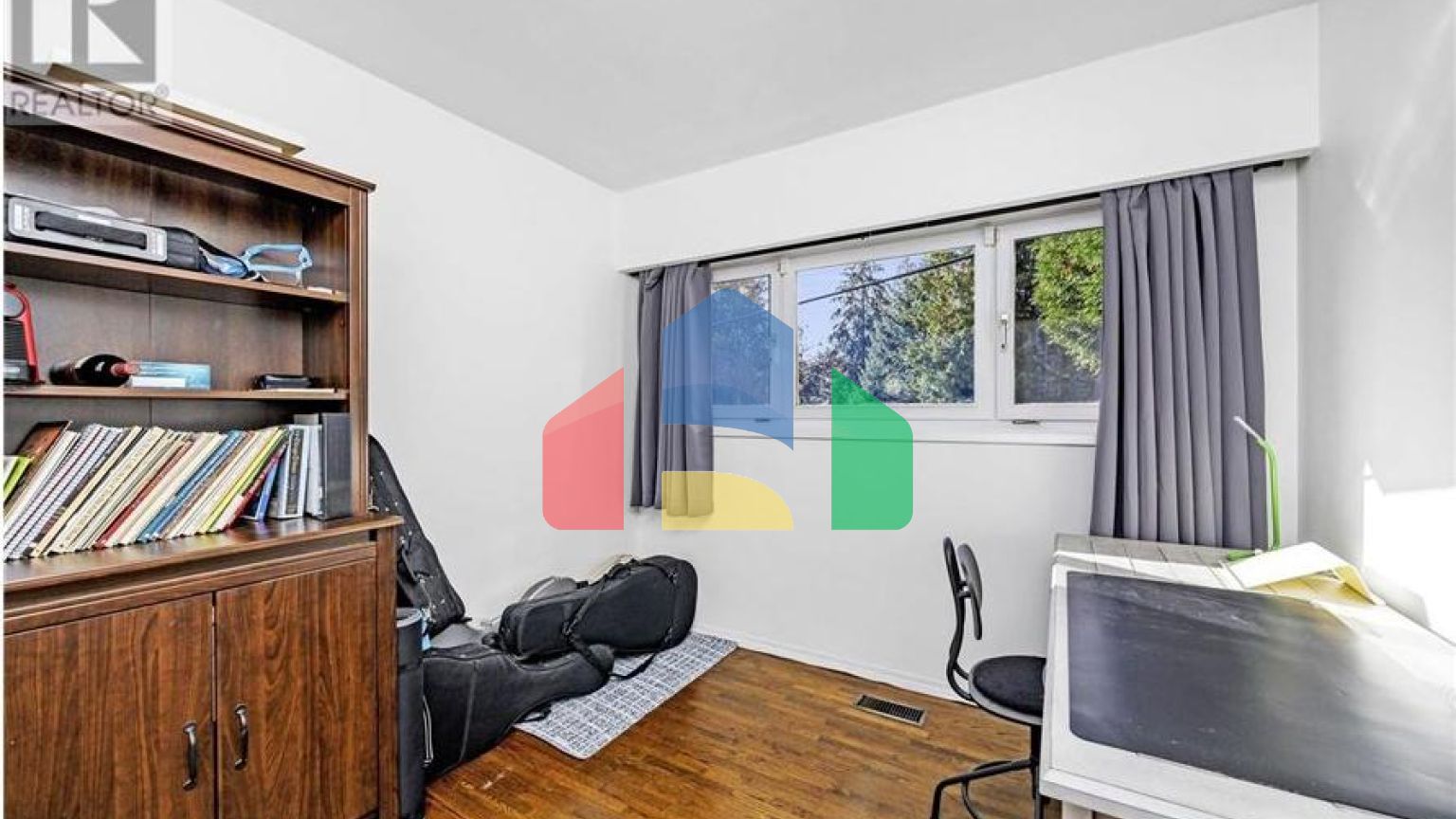 Residential - Single Family Home - North Vancouver, Canada - Canada