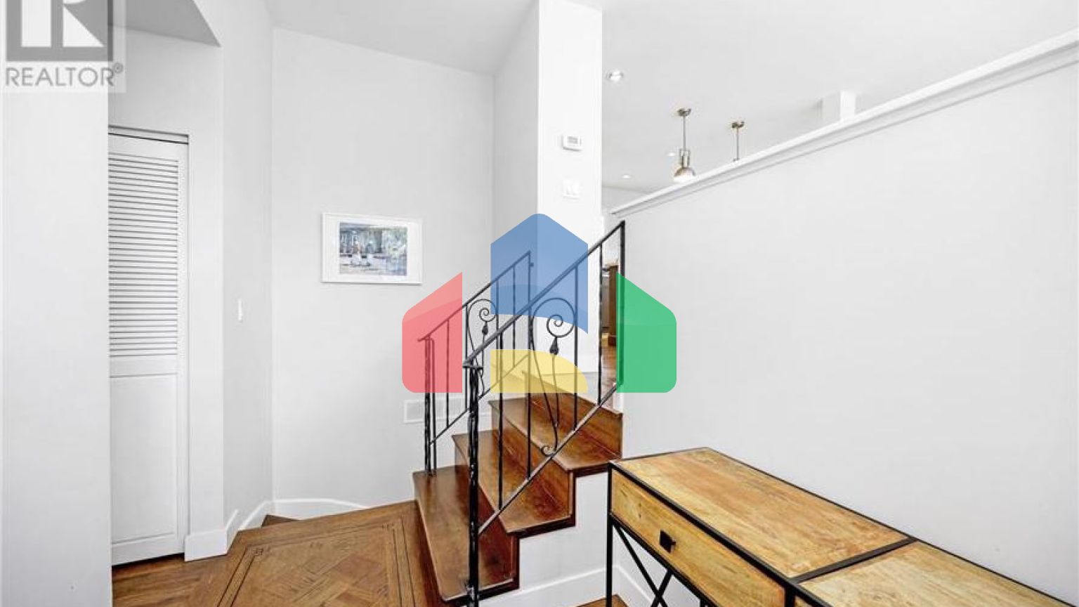 Residential - Single Family Home - North Vancouver, Canada - Canada