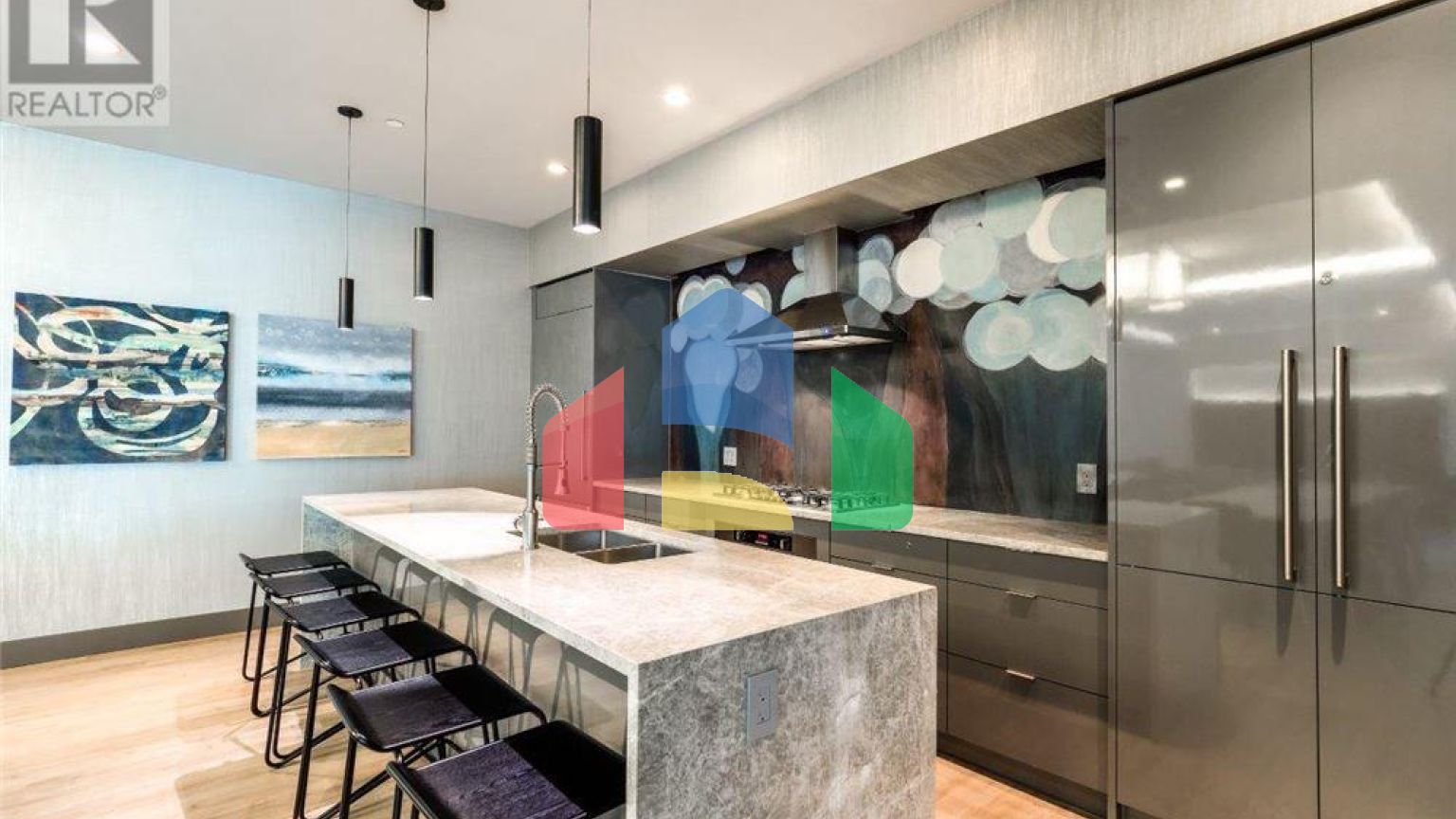 Residential - Condo/Apartment - North Vancouver, Canada - Canada