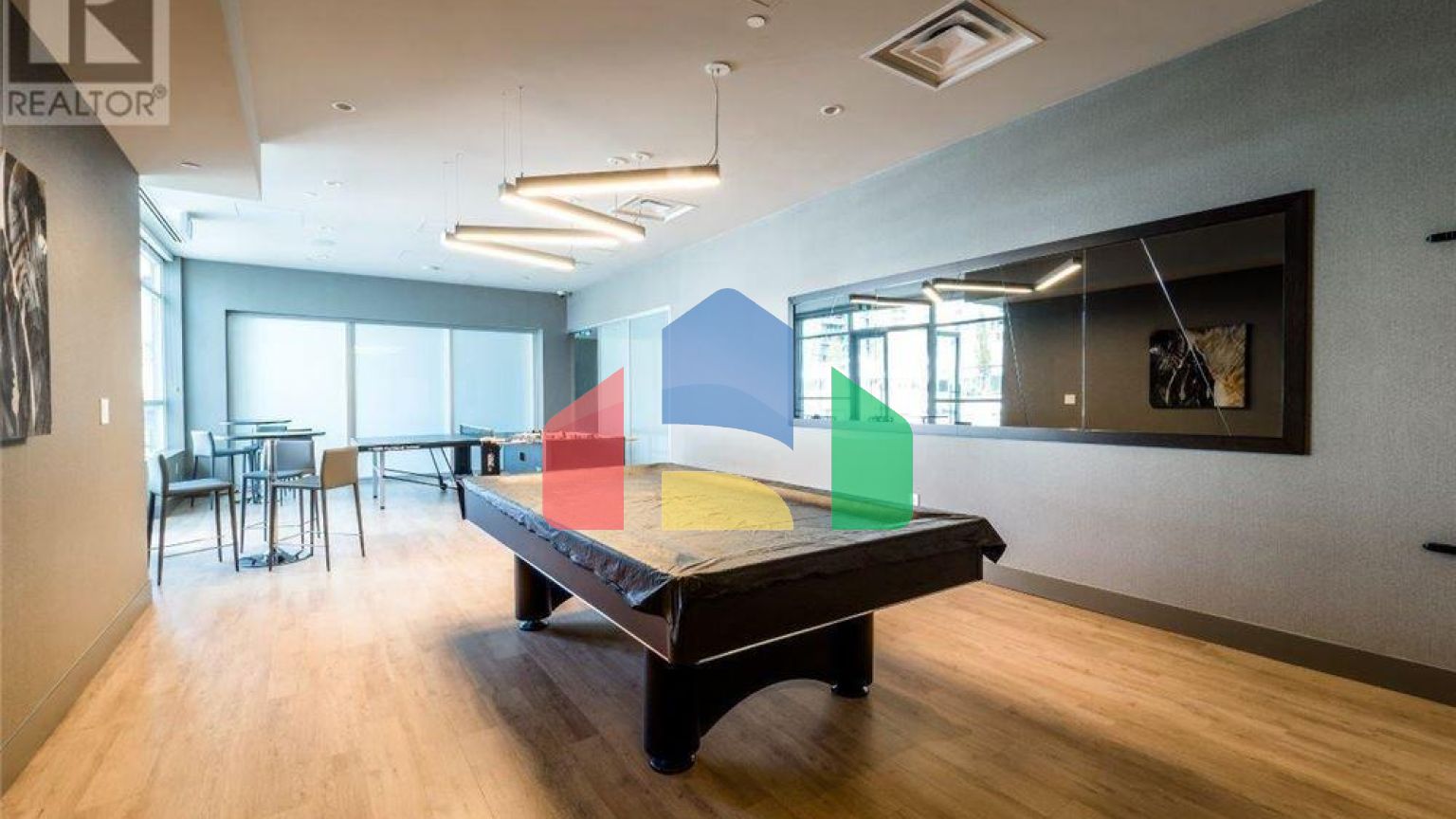 Residential - Condo/Apartment - North Vancouver, Canada - Canada