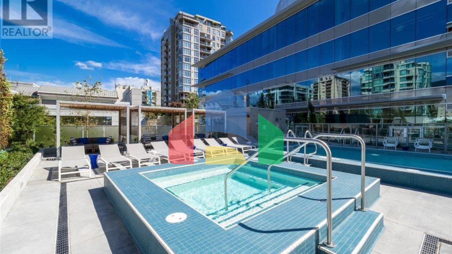 Residential - Condo/Apartment - North Vancouver, Canada - Canada