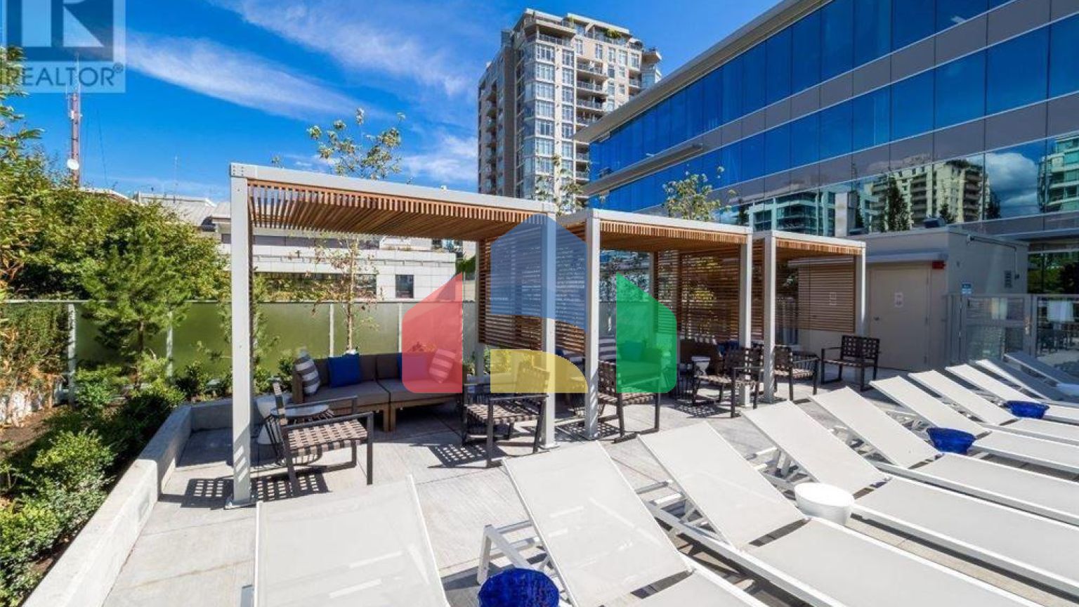 Residential - Condo/Apartment - North Vancouver, Canada - Canada