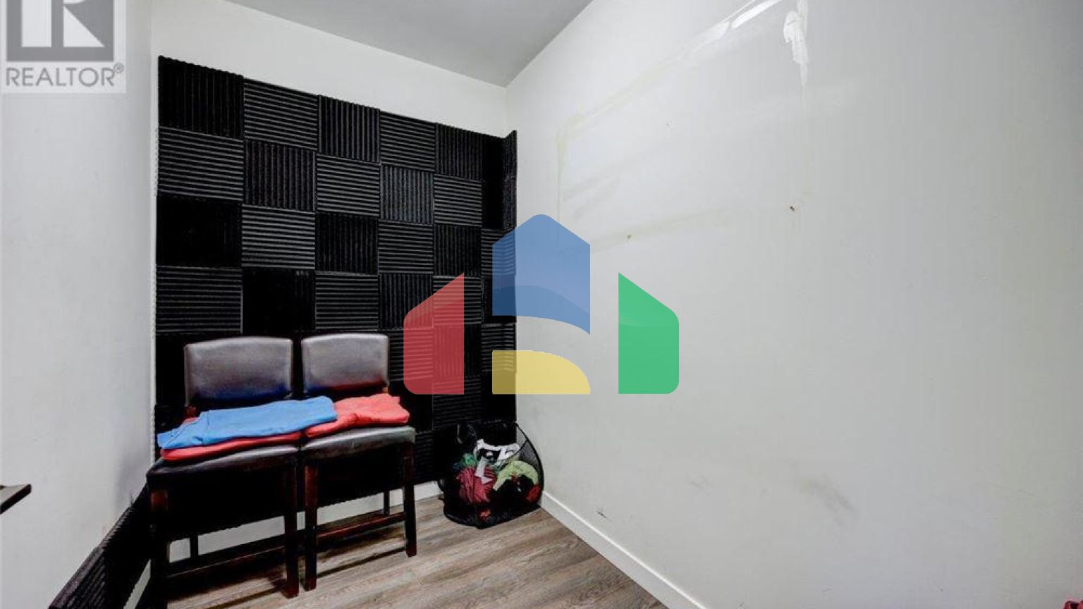 Residential - Condo/Apartment - North Vancouver, Canada - Canada