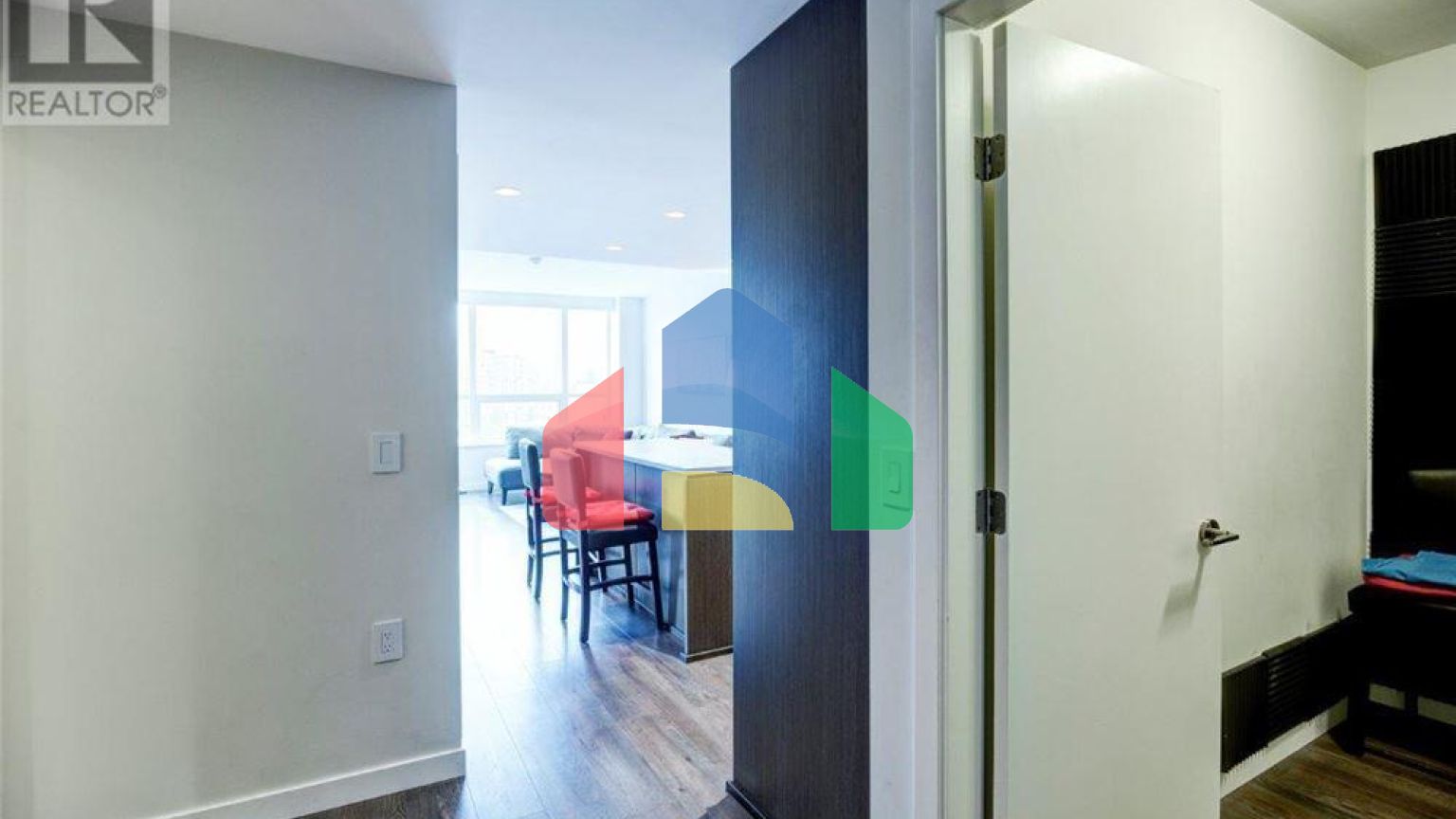 Residential - Condo/Apartment - North Vancouver, Canada - Canada