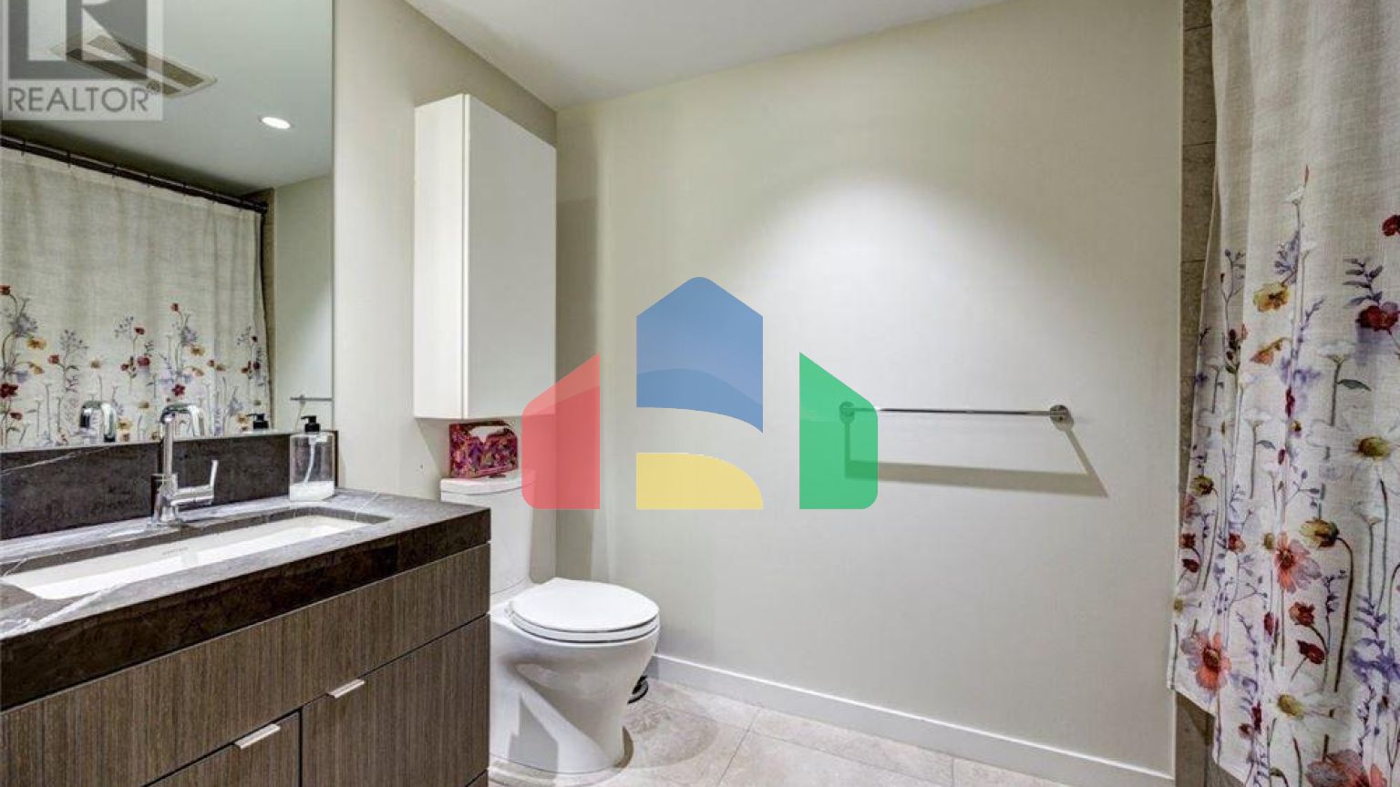 Residential - Condo/Apartment - North Vancouver, Canada - Canada