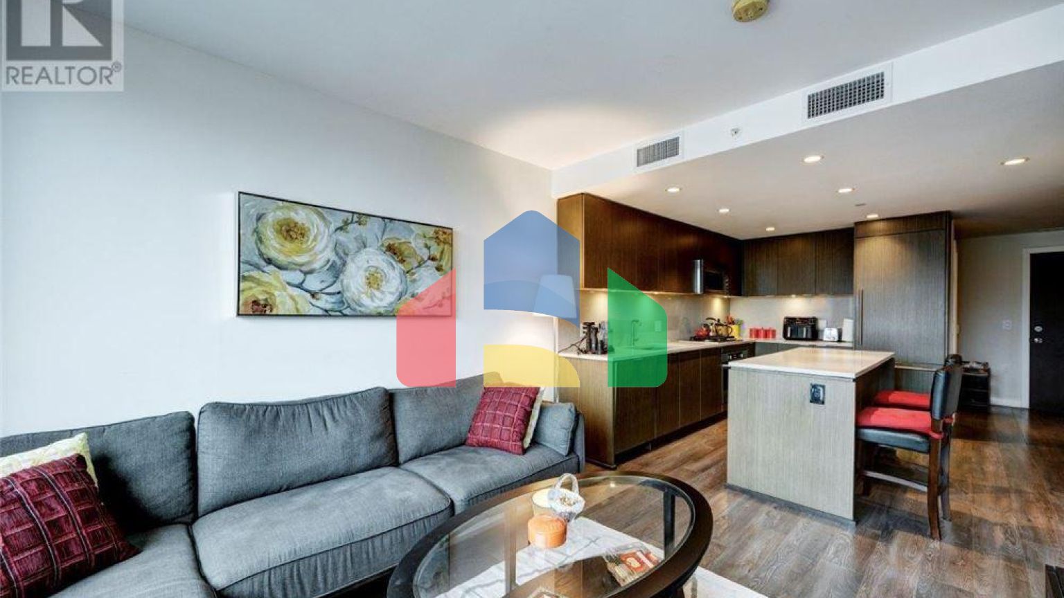 Residential - Condo/Apartment - North Vancouver, Canada - Canada