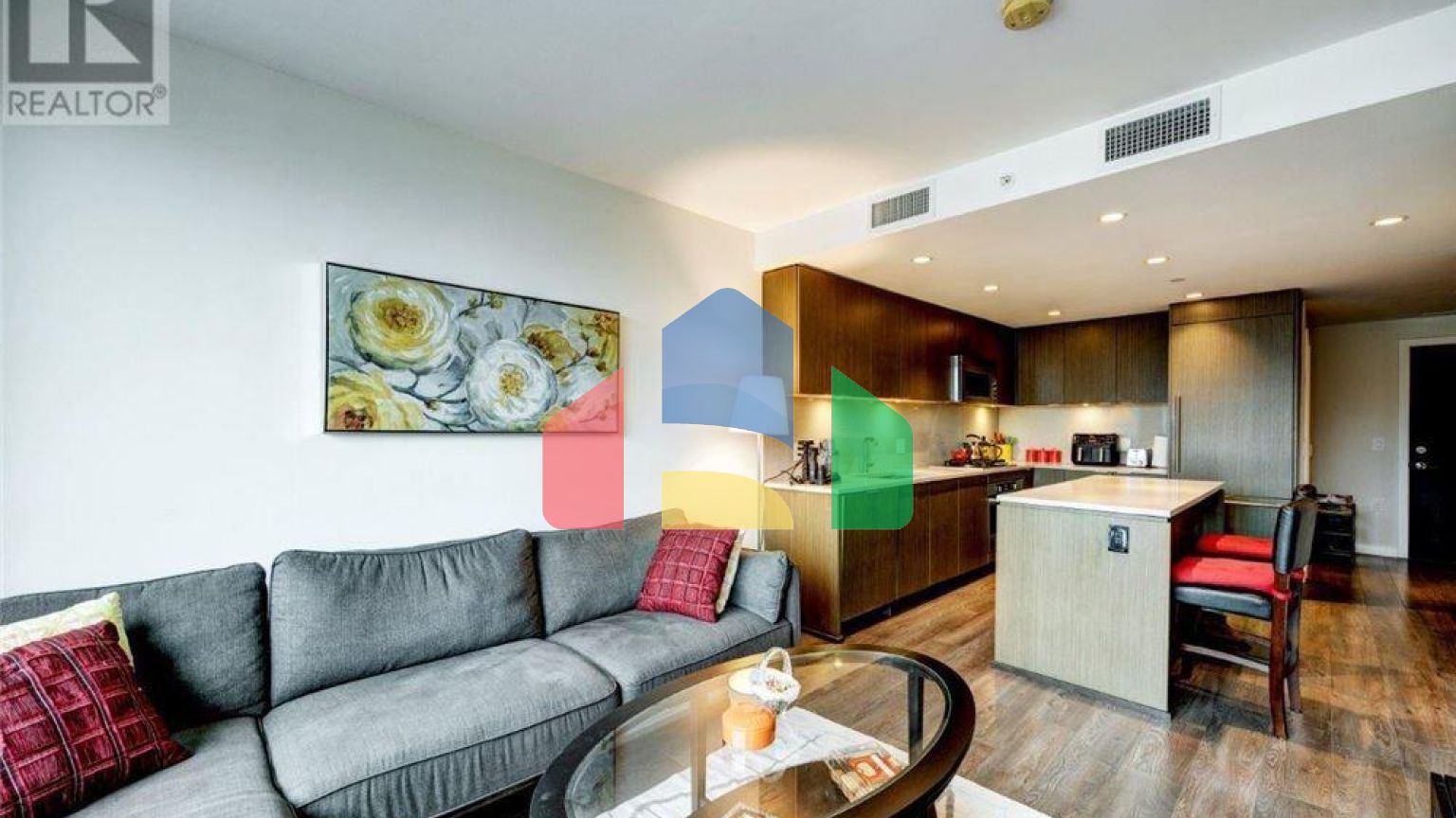 Residential - Condo/Apartment - North Vancouver, Canada - Canada