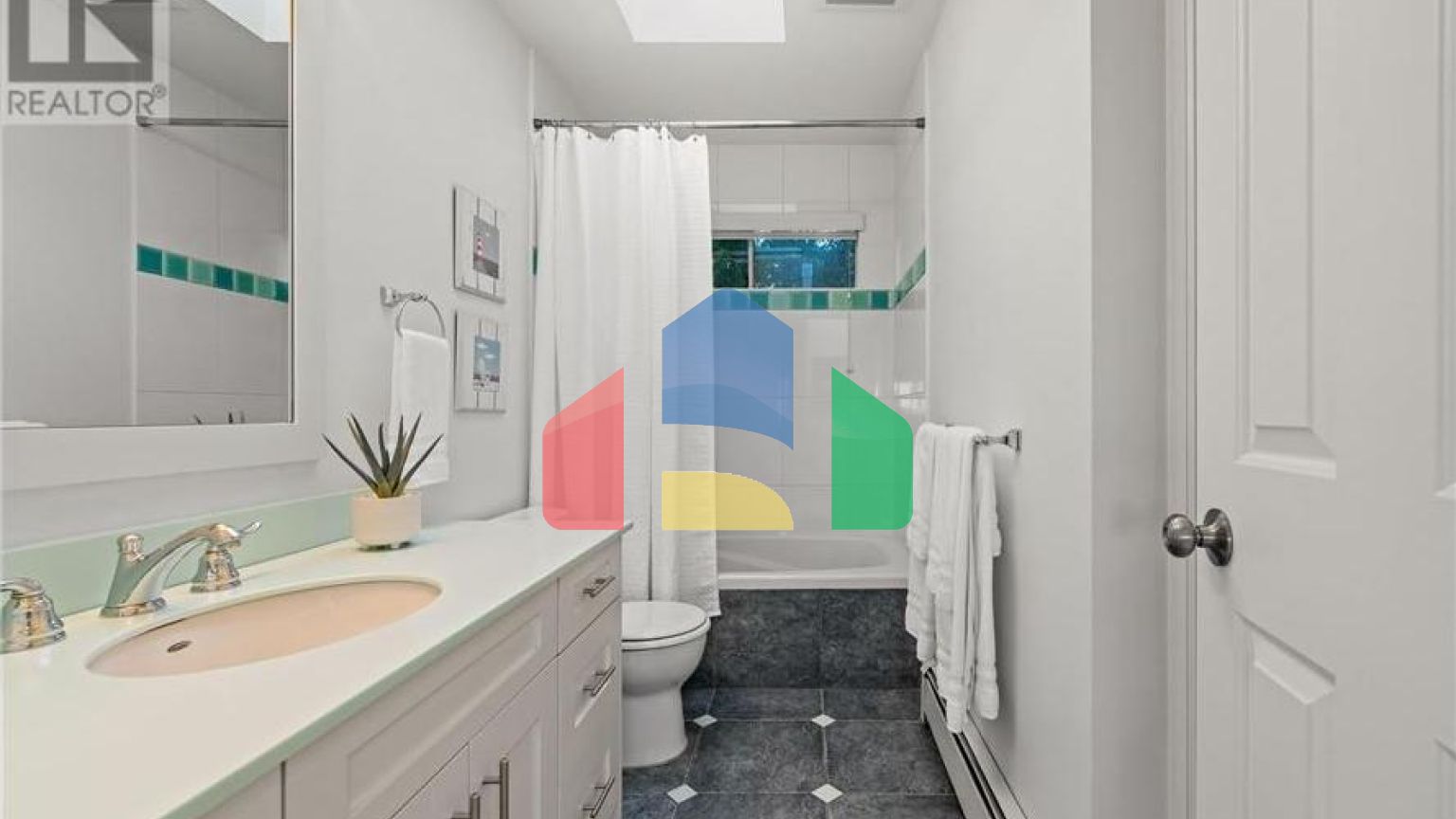 Residential - Single Family Home - North Vancouver, Canada - Canada