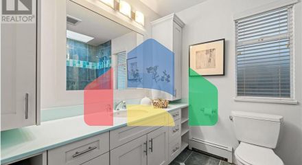 Residential - Single Family Home - North Vancouver, Canada - Canada