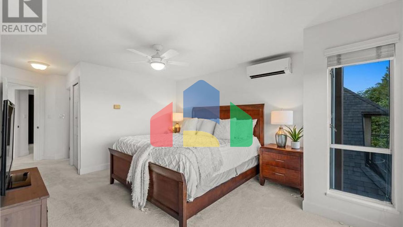 Residential - Single Family Home - North Vancouver, Canada - Canada