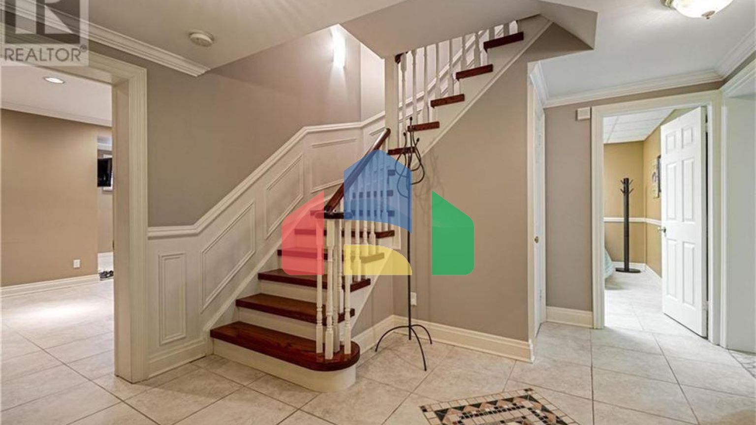 Residential - Single Family Home - Oakville, Canada - Canada