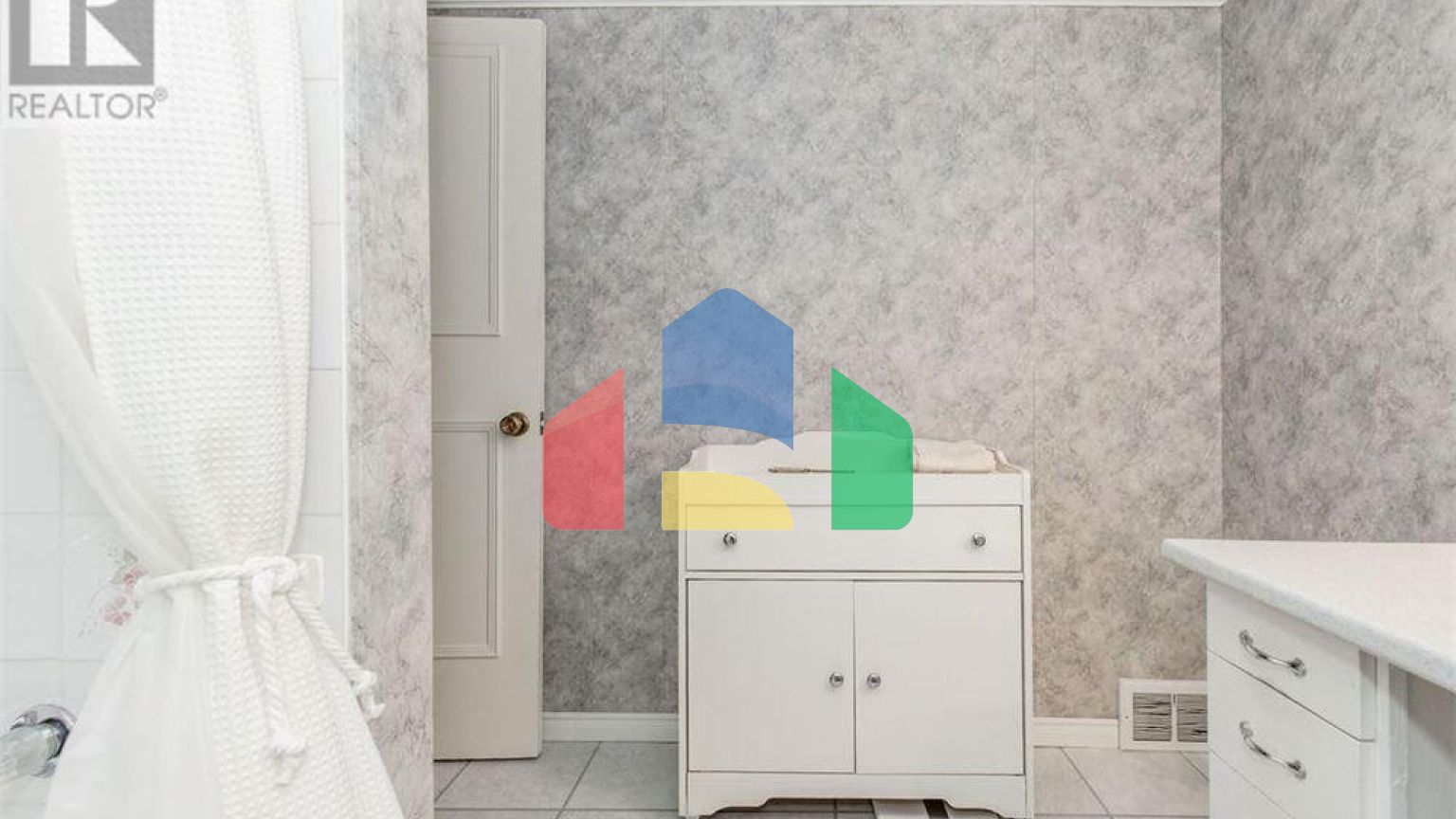 Residential - Single Family Home - Orillia, Canada - Canada