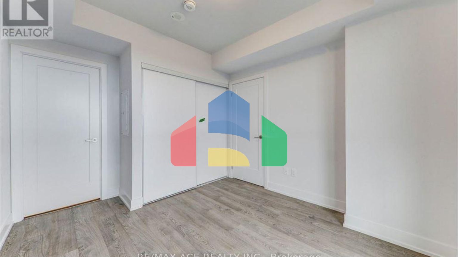 Residential - Condo/Apartment - Oshawa, Canada - Canada