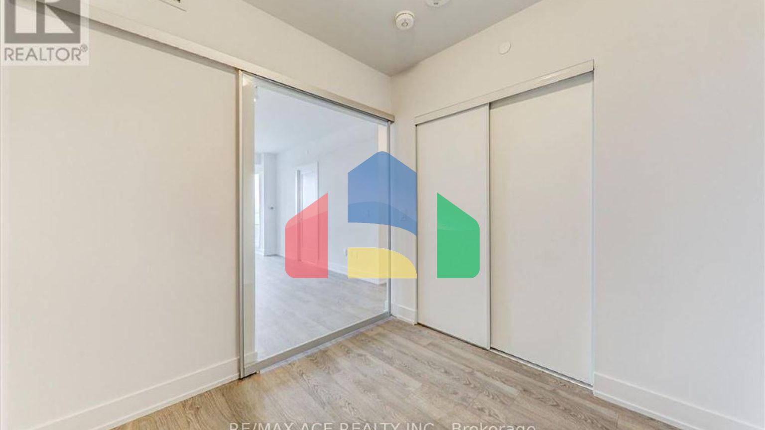 Residential - Condo/Apartment - Oshawa, Canada - Canada