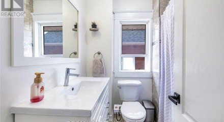 Residential - Single Family Home - Oshawa, Canada - Canada