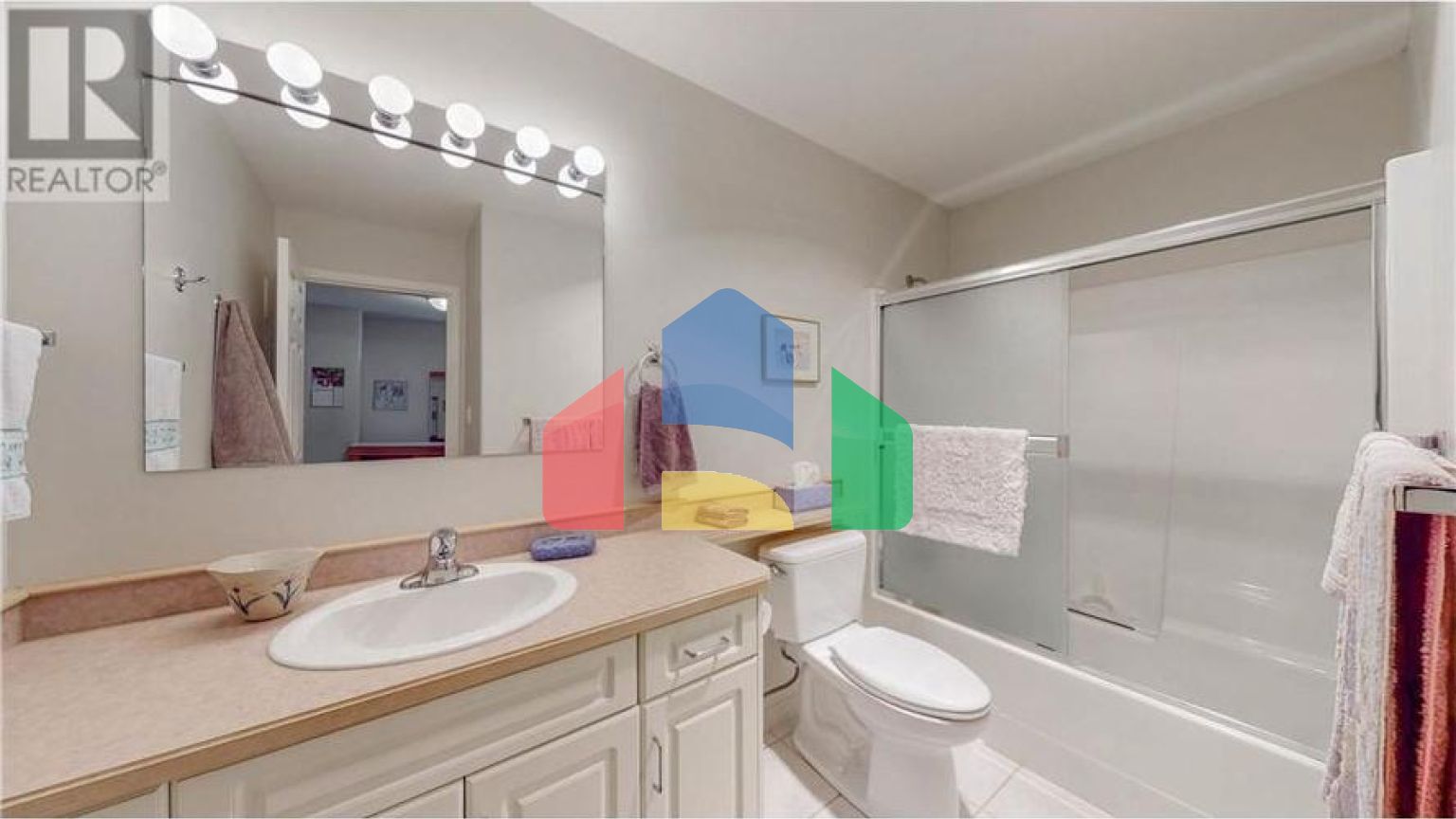 Residential - Single Family Home - Osoyoos, Canada - Canada