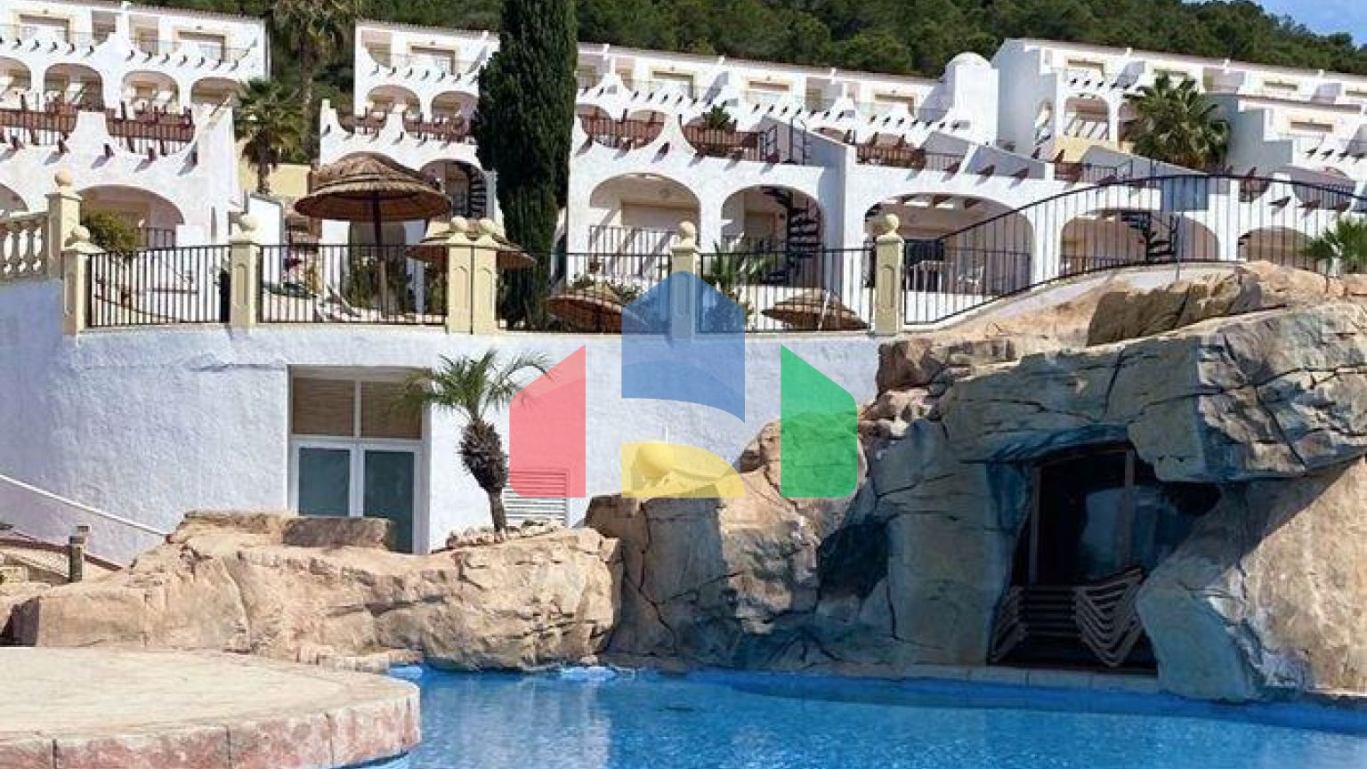 КВАРТИРЫ-БУНГАЛО НА ВЕРХНЕМ ЭТАЖЕ В КАЛЬПЕ