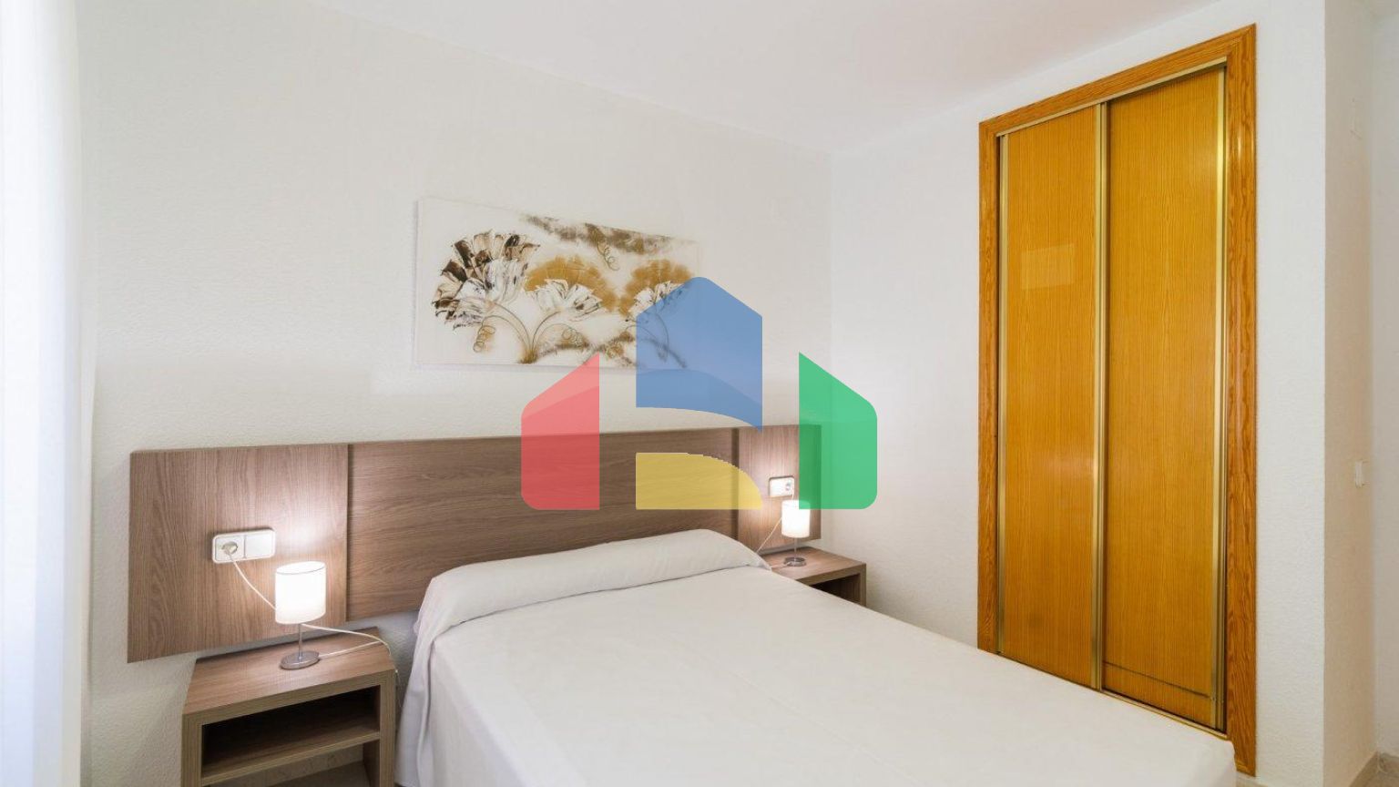 АПАРТАМЕНТЫ БУНГАЛО НА ВЕРХНЕМ ЭТАЖЕ В КАЛЬПЕ