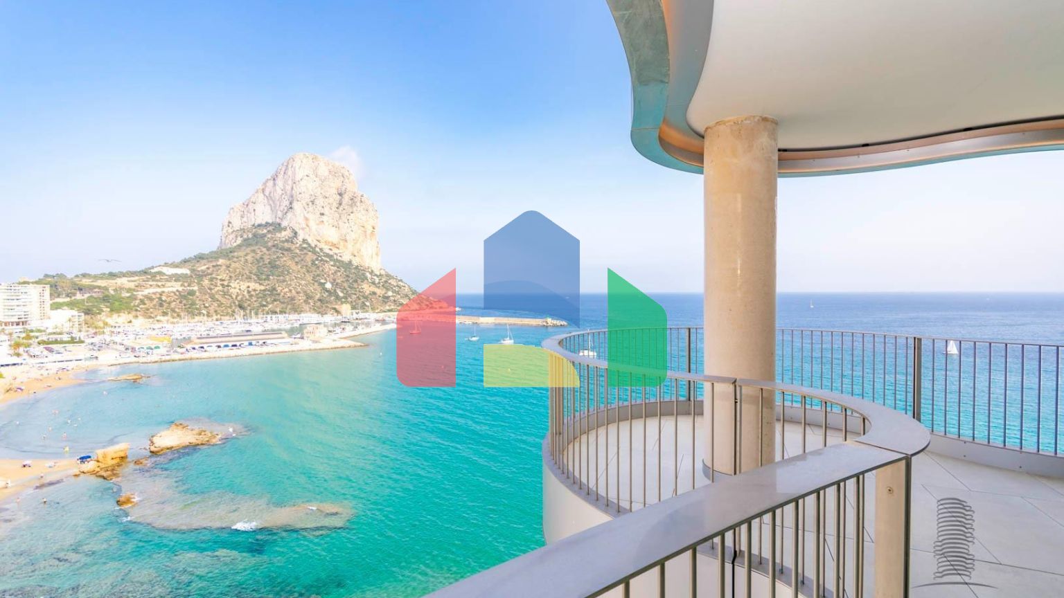 Дома с современным дизайном и высокими технологиями на первой линии