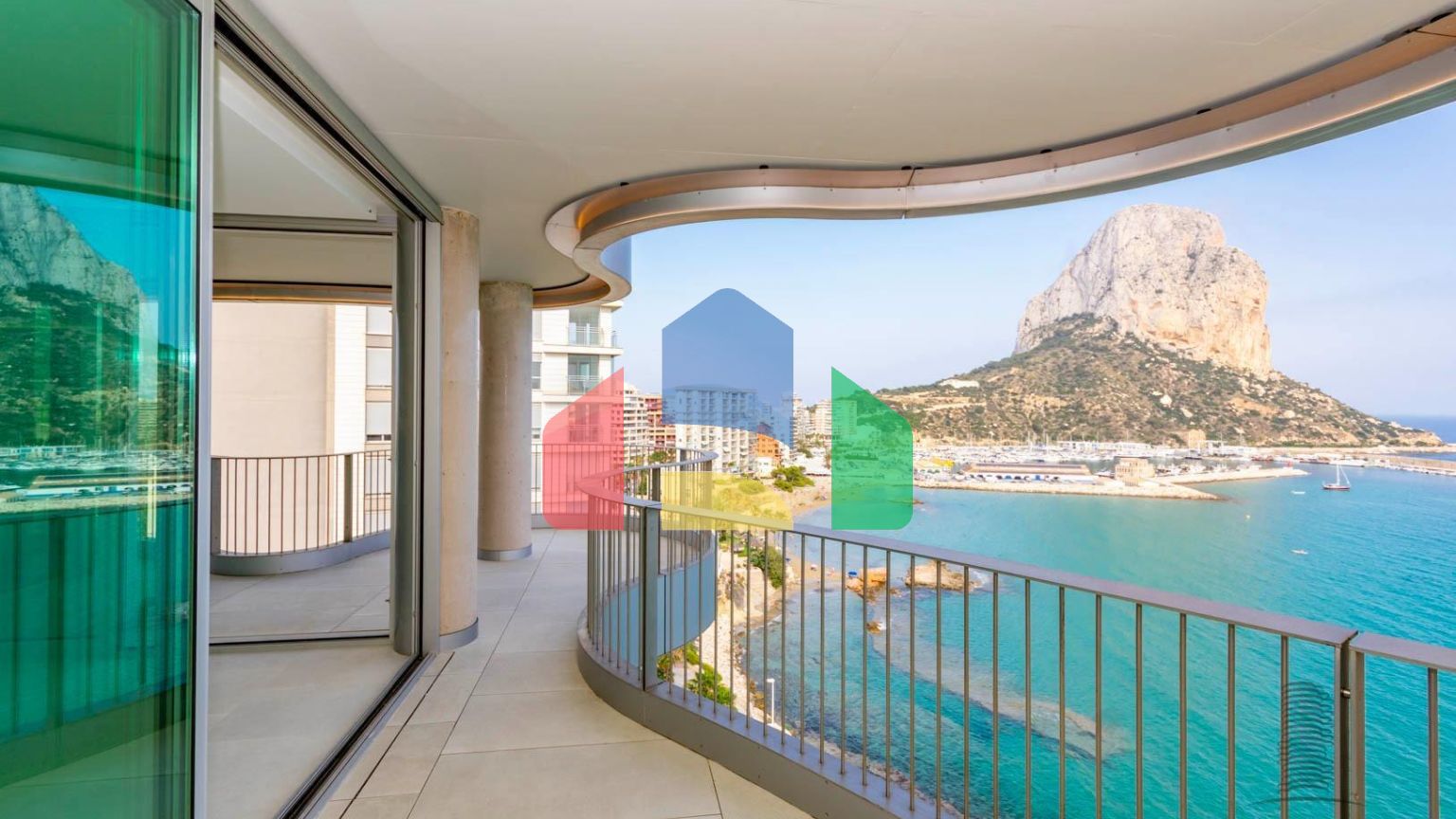 Дома с современным дизайном и высокими технологиями на первой линии