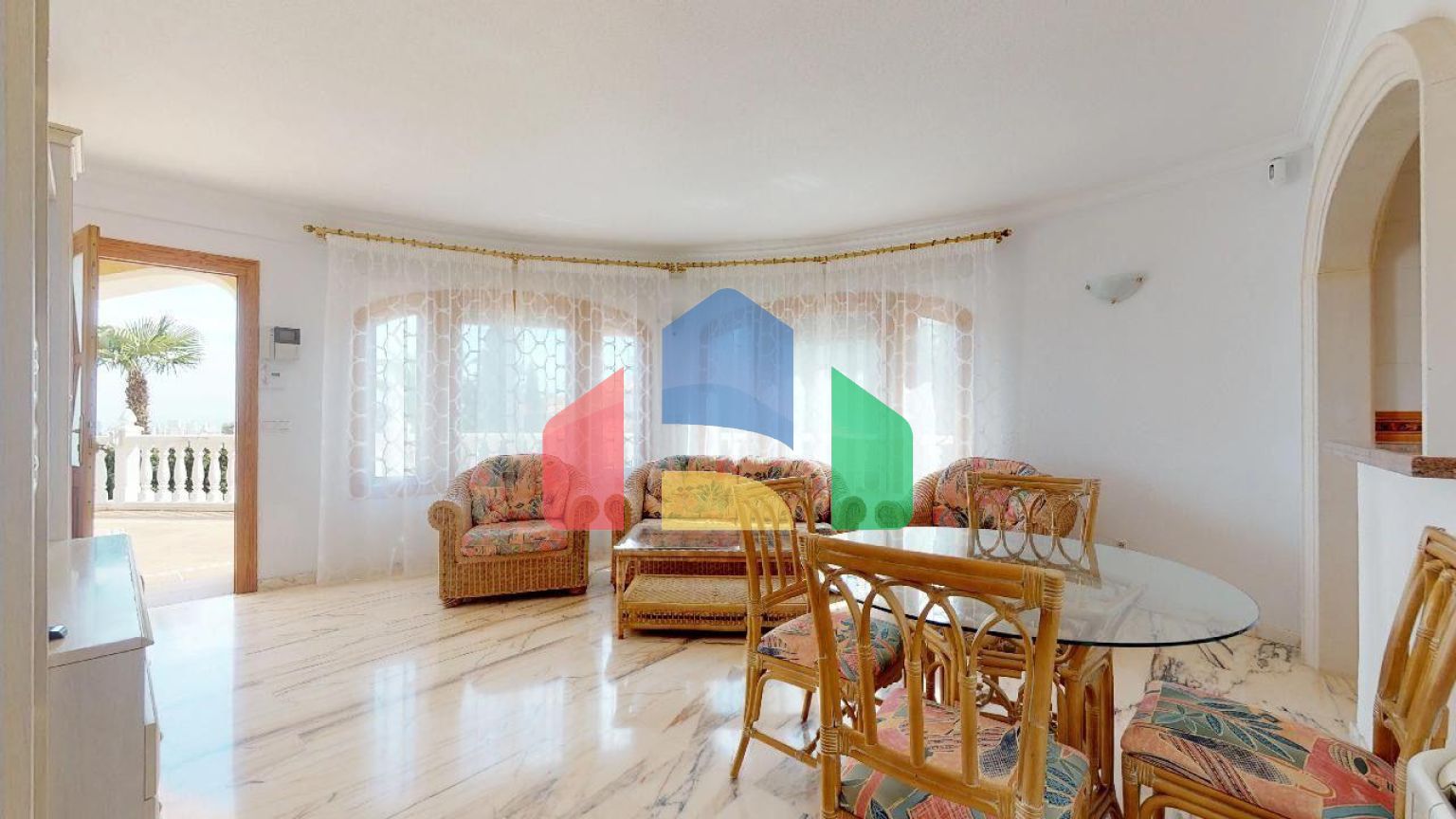 ЭКСКЛЮЗИВНАЯ ВИЛЛА В КАЛЬПЕ С ПРЕКРАСНЫМ ВИДОМ НА МОРЕ