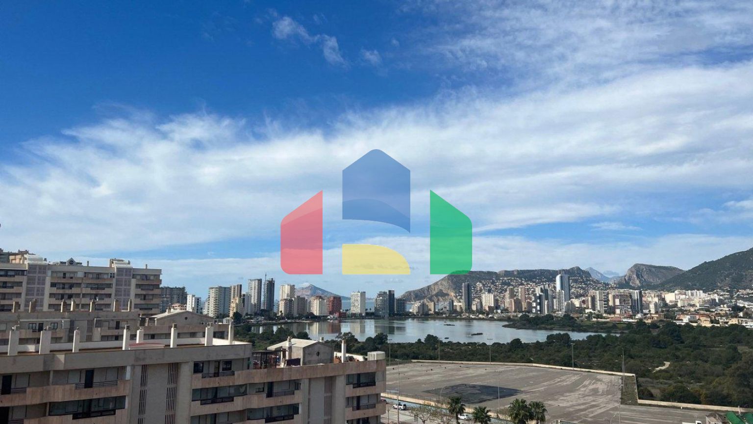 КРАСИВЫЙ ПЕНТХАУС С ВИДОМ НА МОРЕ В КАЛЬПЕ