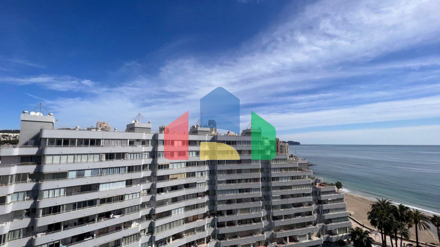 КРАСИВЫЙ ПЕНТХАУС С ВИДОМ НА МОРЕ В КАЛЬПЕ