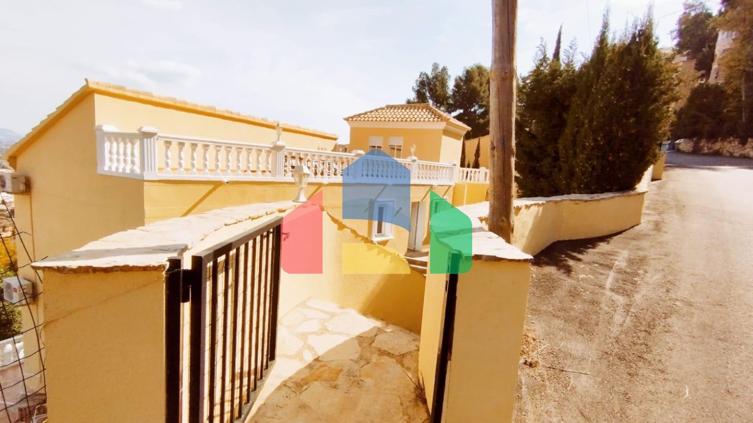 Эксклюзивная вилла в Кальпе с панорамным видом  и отличной возможностью для инвестиции