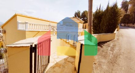 Эксклюзивная вилла в Кальпе с панорамным видом  и отличной возможностью для инвестиции