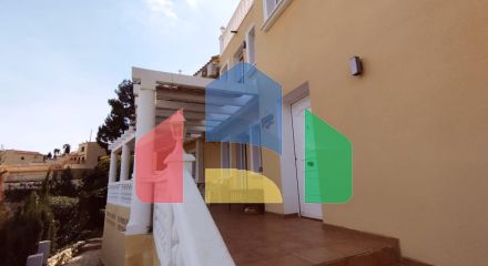 Эксклюзивная вилла в Кальпе с панорамным видом  и отличной возможностью для инвестиции