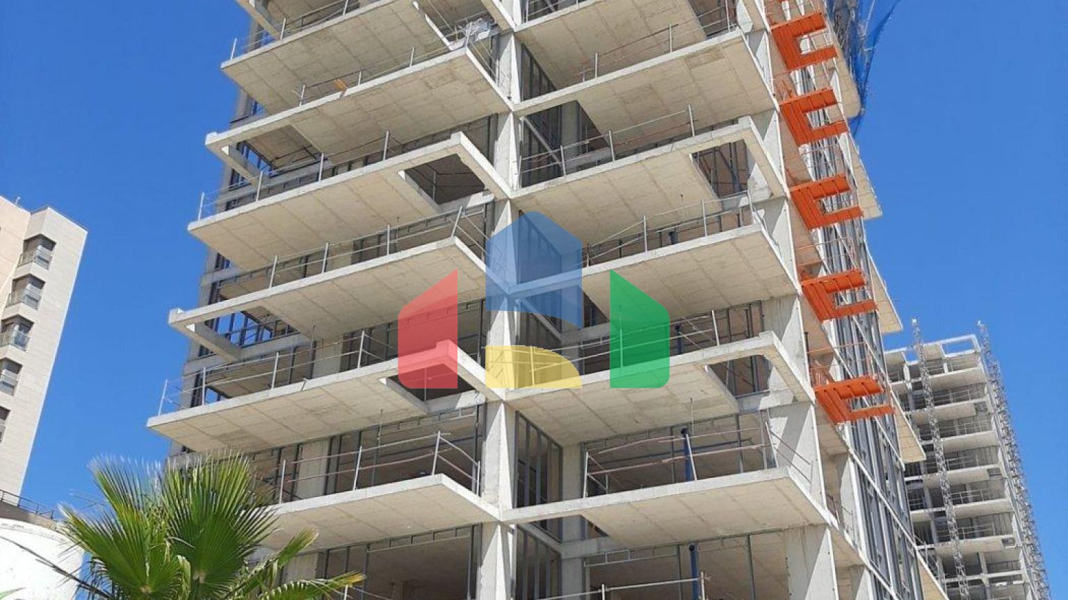 НОВЫЕ ПЕНТХАУСЫ В КАЛЬПЕ