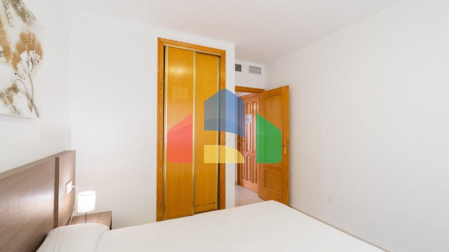 АПАРТАМЕНТЫ БУНГАЛО НА ВЕРХНЕМ ЭТАЖЕ В КАЛЬПЕ