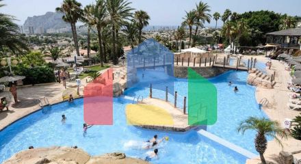 АПАРТАМЕНТЫ БУНГАЛО НА ВЕРХНЕМ ЭТАЖЕ В КАЛЬПЕ