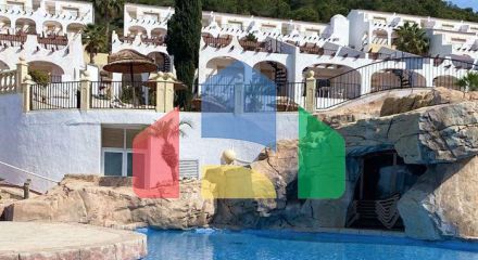 АПАРТАМЕНТЫ БУНГАЛО НА ВЕРХНЕМ ЭТАЖЕ В КАЛЬПЕ