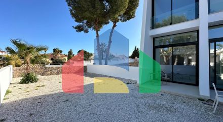 Недавно построенные двухквартирные дома на одну семью