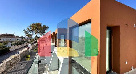 Недавно построенные двухквартирные дома на одну семью