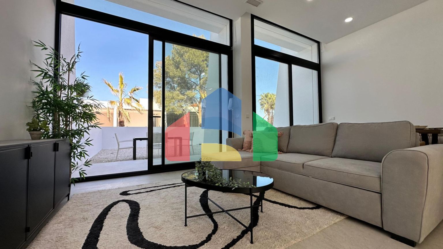 Недавно построенные двухквартирные дома на одну семью