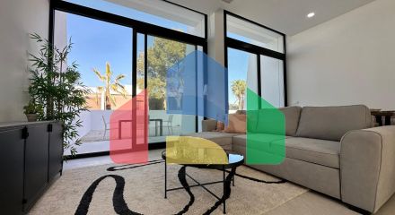 Недавно построенные двухквартирные дома на одну семью