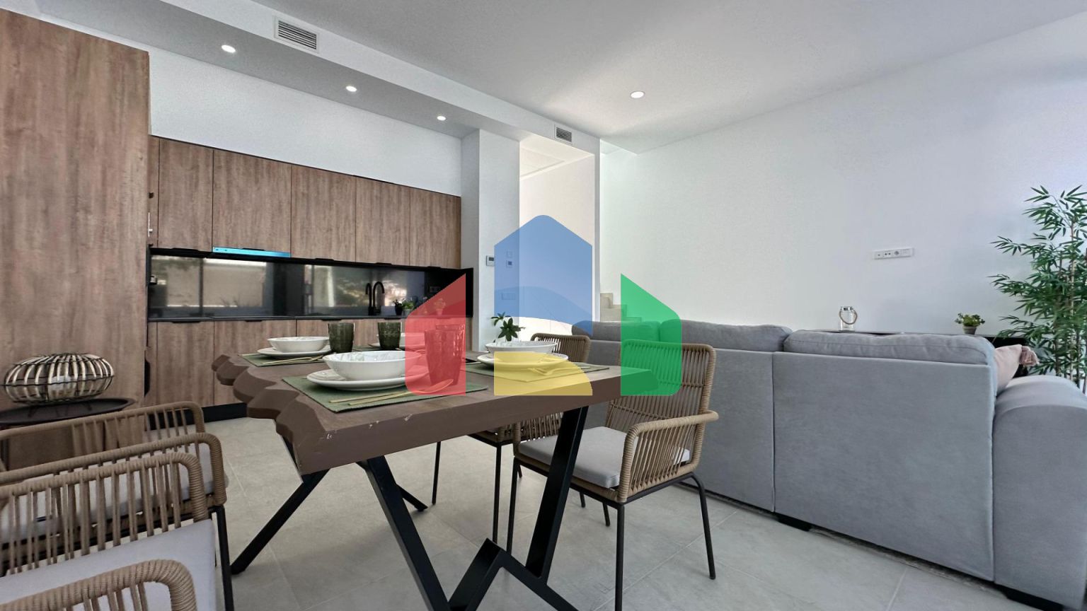 Недавно построенные двухквартирные дома на одну семью