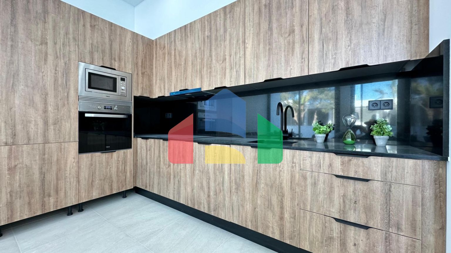 Недавно построенные двухквартирные дома на одну семью