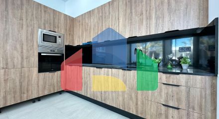 Недавно построенные двухквартирные дома на одну семью