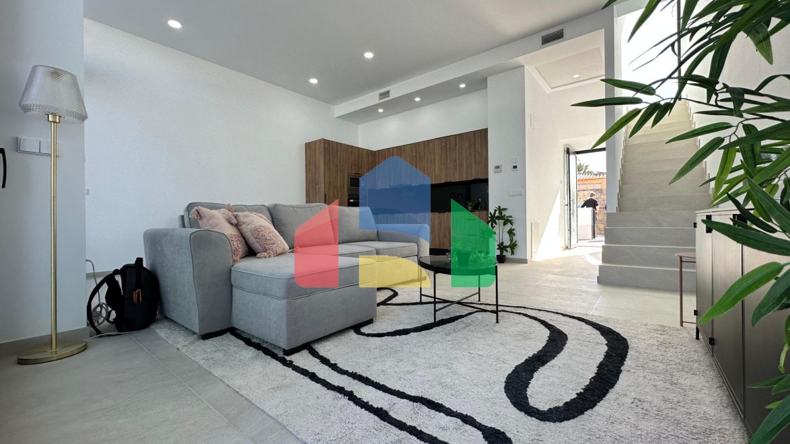 Недавно построенные двухквартирные дома на одну семью