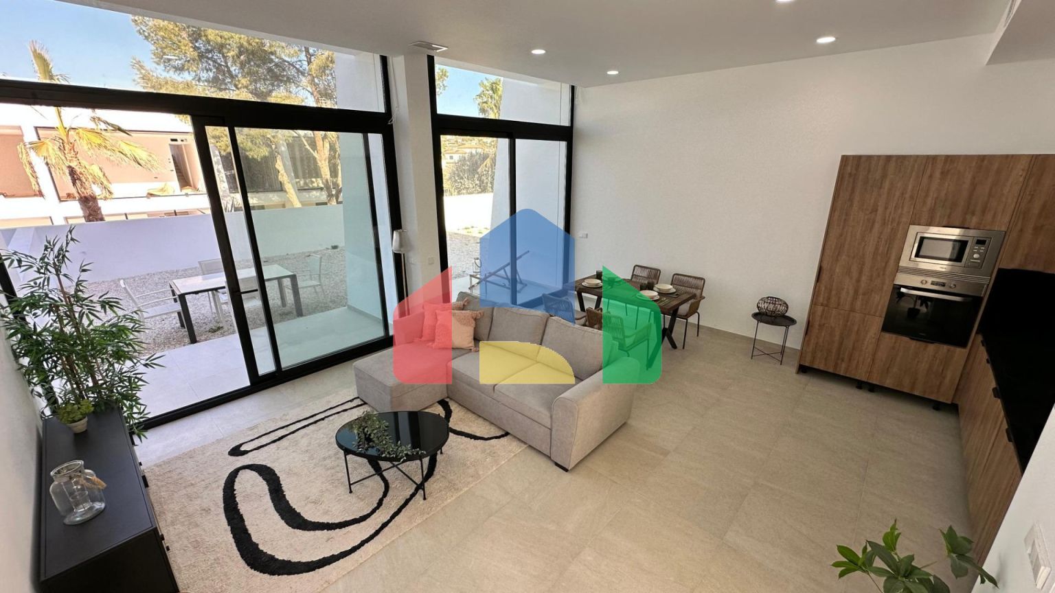 Недавно построенные двухквартирные дома на одну семью