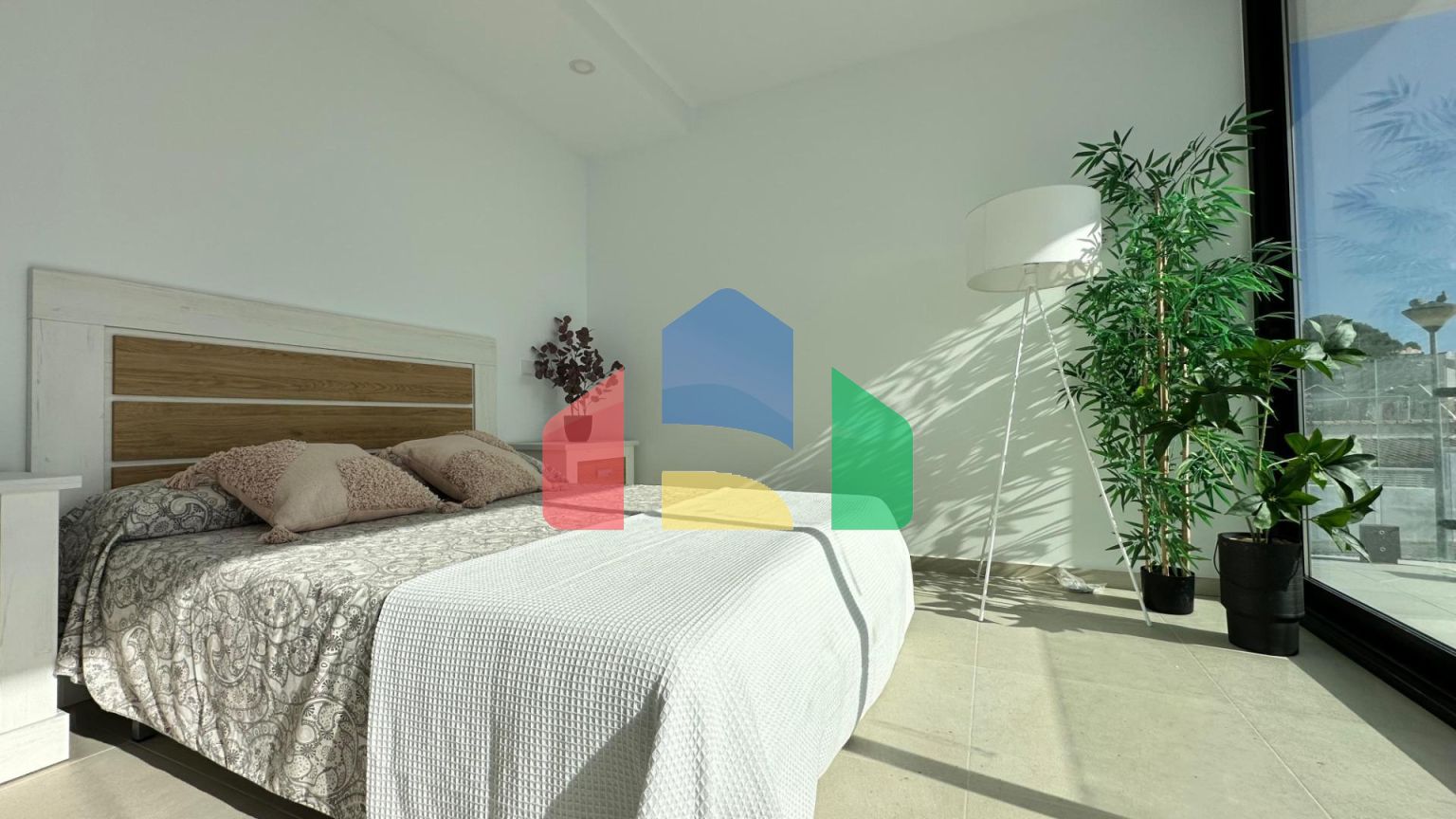 Недавно построенные двухквартирные дома на одну семью