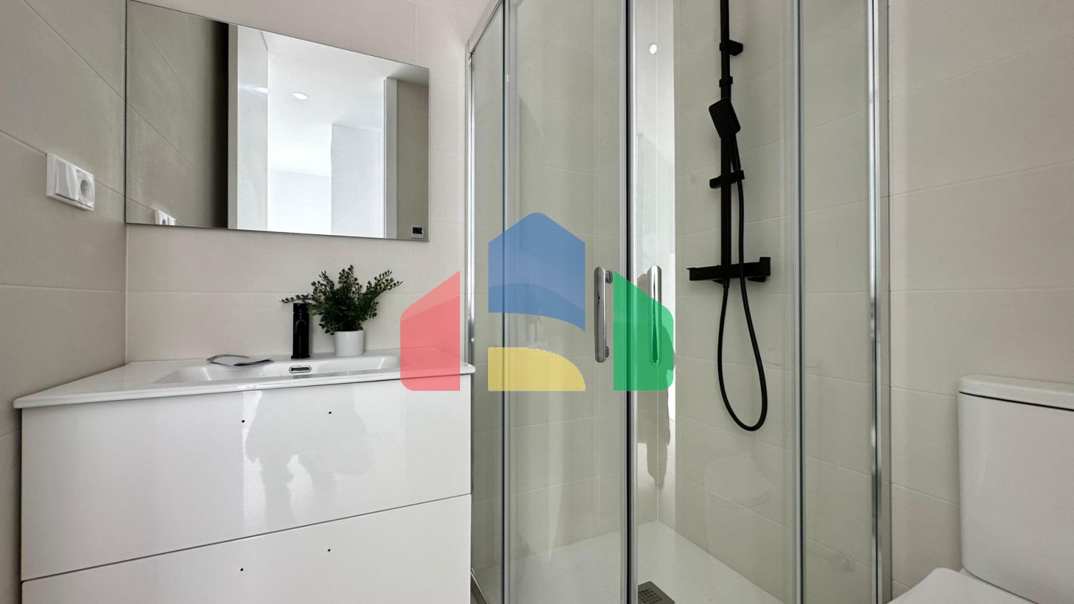 Недавно построенные двухквартирные дома на одну семью