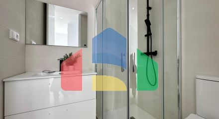 Недавно построенные двухквартирные дома на одну семью