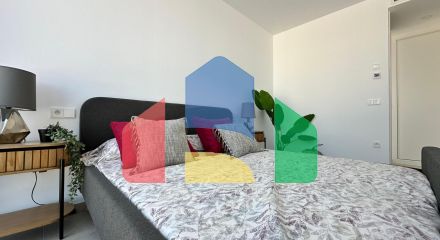 Недавно построенные двухквартирные дома на одну семью