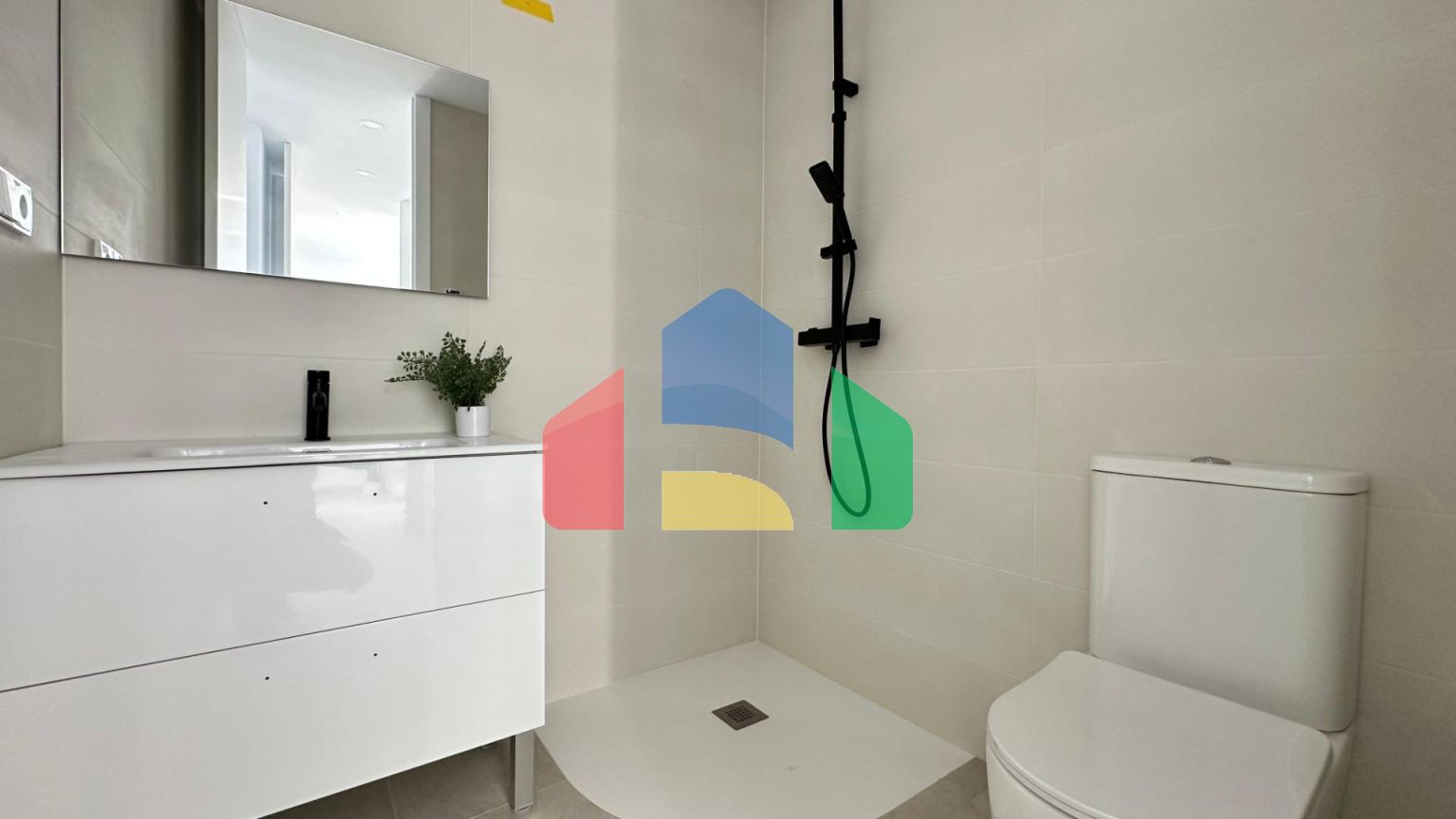 Недавно построенные двухквартирные дома на одну семью